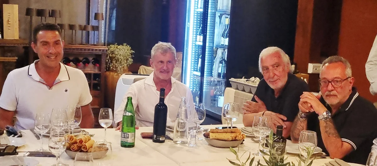 Страмецці, Алеманно та Ванначчі за вечерею